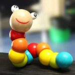ЦВЕТНА ДЪРВЕНА ГЪСЕНИЦА – 18СМ