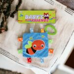 Сензорна бебешка играчка -три цвята