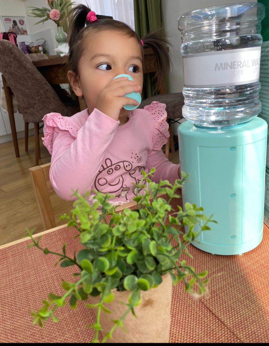 ДЕТСКИ ДИСПЕНСЪР ЗА ВОДА НА БАТЕРИИ С ЧАШИ - Image 6
