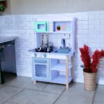 Дървена детска кухня с прибори