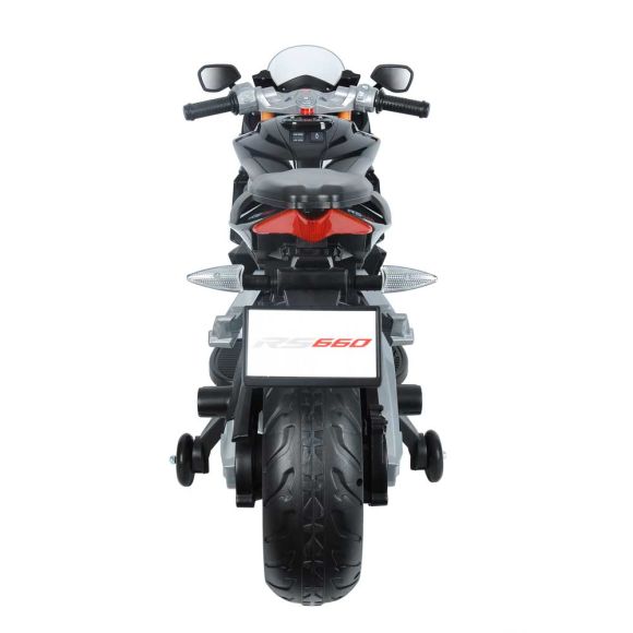 Акумулаторен мотор 12V APRILIA RS660 черен – Перфектният подарък за малки приключенци! Акумулаторен мотор 12V APRILIA RS660 черен е детска играчка с реалистичен дизайн, която ще зарадва всяко дете над 3 години. Създаден да прилича на истински мотор, той предлага невероятно изживяване, съчетано със сигурност и функционалност. Какво представлява акумулаторният мотор 12V APRILIA RS660 черен? Това е мощен и безопасен детски мотор с акумулаторна батерия 12V, подходящ за деца с тегло до 25 кг. Моторът е изработен с внимание към всеки детайл – от черния цвят, който придава стил, до вградените светлини за по-реалистична игра. Защо децата ще обикнат този мотор? Реалистичен дизайн: Вашето дете ще се почувства като истински моторист. Лесно управление: Движение напред, назад, наляво и надясно, което стимулира координацията и увереността. Забавни светлини: Вградените светлини допълват вълнуващото изживяване. Дълъг живот на батерията: 8-12 часа зареждане осигуряват продължителна игра. Европейски стандарти за безопасност: Родителите могат да бъдат спокойни, че продуктът е напълно безопасен. Основни характеристики: Батерия: Акумулаторна, 12V Размери: 52x82x58 см Максимална товароносимост: 25 кг Подходящ за възраст: Над 3 години Движение: Напред, назад, наляво и надясно Светлини: Да Отзиви от доволни клиенти ⭐️⭐️⭐️⭐️⭐️ „Закупих този мотор за сина ми за рождения му ден и беше абсолютен хит! Реалистичният дизайн и лесното управление го направиха любимата му играчка.“ – Петя Т., Варна ⭐️⭐️⭐️⭐️⭐️ „Качеството е страхотно, а батерията издържа дълго. Децата играят с него с часове!“ – Георги Д., София Как да поръчате акумулаторен мотор 12V APRILIA RS660 черен? 📞 Свържете се с нас на телефон 0896944003 за консултация или поръчка. 💬 Последвайте ни във Facebook за актуални оферти: Онлайн магазин Мама & Бебе 👉 Разгледайте още страхотни акумулаторни мотори и коли тук: shopmamabebe.eu