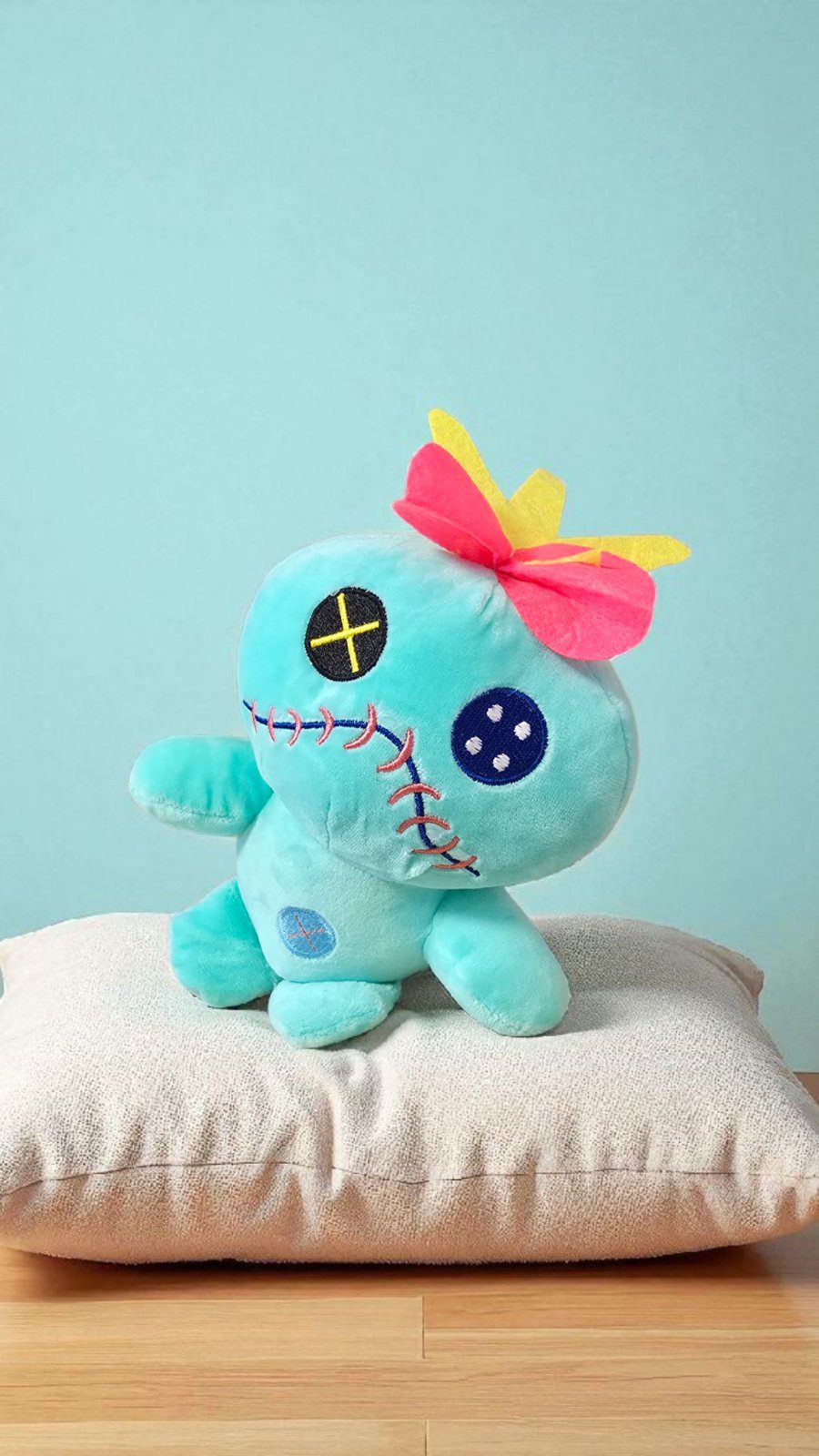 Scrump – плюшена играчка на Lilo & Stitch, 23 см Какво представлява плюшената играчка Scrump? Scrump е симпатична плюшена играчка от вселената на Lilo & Stitch, която е дълга 23 см и е идеален спътник за всяко дете. Тази мека и приятна на допир играчка се отличава с уникален дизайн – характерните за Scrump кръпки и цветни детайли, които я правят разпознаваема и любима на малките почитатели на филма. Историята на Scrump – играчката на Lilo Scrump е ръчно изработена кукла, която самата Lilo е направила с много любов. В историята на Lilo & Stitch, Scrump често се нуждае от „малка операция“ или поправка, тъй като понякога се разкъсва по време на игрите. Тази уникална плюшена играчка е дебютирала в оригиналния филм и се появява в множество продължения и анимации от франчайза. В анимето Stitch! се показва, че дъщерята на Lilo – Ани, е наследила Scrump, което подчертава значението и емоционалната стойност на тази играчка в семейната история. Повече за историята на Scrump можете да прочетете тук: https://liloandstitchfanfiction.fandom.com/wiki/Scrump Защо да изберете плюшената играчка Scrump? Любима играчка на децата – Scrump от Lilo & Stitch е истински фаворит, който всяко дете иска да прегръща и да носи със себе си. Идеален подарък за всякакъв повод – рожден ден, 1 юни, подарък за кръщене или изненада за първия учебен ден. Развива емоционалната интелигентност – плюшената играчка насърчава грижата, топлината и съпричастността при децата. Чудесен за игри у дома или в детската градина – идеална компания за спокойни моменти или игри с приятели. Гарантирани часове смях и радост – носи усмивки и уют във всяко детско сърце. Ползи за детето от плюшената играчка Scrump Насърчава творческото мислене и въображението Подпомага емоционалното развитие и социализацията Меката материя е приятна и безопасна за детето Помага за изграждане на ритуали на спокойствие и комфорт Технически характеристики Размер: 23 см Материал: мек плюш, висококачествена изработка Марка: официален Lilo & Stitch Подходяща възраст: 3+ години Произход: съобразен с европейски стандарти за безопасност Отзиви от доволни клиенти ★★★★★ Ирина, София – майка на 5-годишна Виктория: „Scrump е най-любимата играчка на Виктория. Мека, приятна и лесна за прегръдки.“ ★★★★★ Георги, Варна – баща на 4-годишен Александър: „Купих този Scrump за рождения ден на сина ми. Качеството е чудесно, а той е много щастлив.“ ★★★★★ Елена, с. Ново село – родител на 3-годишна Мартина: „Перфектна играчка за успокояване и игра вкъщи и на градина.“ Доставка и поръчка – от Мама&Бебе с грижа за вас Всички продукти се доставят бързо и сигурно с куриер Еконт с опция преглед преди плащане. За клиентите от района на Пловдив има възможност за лично получаване от склад в гр. Раковски. За консултации и поръчки се обадете на: 0896944003 Разгледайте нашия богат каталог с играчки: shopmamabebe.eu Последвайте ни във Facebook: facebook.com/mamaandbabystore Още за Stitch и Scrump – любимите герои в два цвята Stitch и Scrump са сред най-обичаните герои от популярната анимация Lilo & Stitch, които пленяват малки и големи със своя чар и приключенски дух. Плюшената играчка Scrump се предлага в два прекрасни цвята – зелено и розово, които ще зарадват всяко дете и ще паснат на различни вкусове и предпочитания. Снимката на Stitch, който държи Scrump и други играчки, също е налична и се продава отделно в нашия онлайн магазин. Ако искате да допълните колекцията с още любимци, можете да я намерите лесно в каталога ни. Благодарим, че избрахте плюшената играчка Scrump от Мама&Бебе – топ избор на родителите този месец! Перфектен подарък за рожден ден, 1 юни, кръщене или просто изненада за 3-6 годишно дете. Търсите мека и любима плюшена играчка на Lilo & Stitch? Поръчайте сега и подарете на детето уют и радост! Телефон за поръчки и консултации: 0896944003.