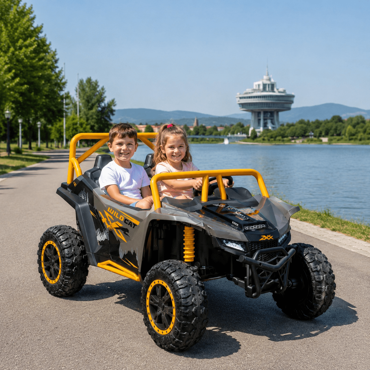 Акумулаторна кола Licensed Arctic Cat 24V – детски офроуд джип с дистанционно Акумулаторна кола Licensed Arctic Cat 24V – премиум детски джип за истински приключения Това не е просто акумулаторна кола. Това е голям, мощен и впечатляващ детски офроуд джип, който кара децата да се чувстват като истински шофьори още от първото каране. Акумулаторна кола Licensed Arctic Cat 24V впечатлява с огромен размер, лицензирана визия, кожена седалка, EVA гуми и 4 мощни мотора. Това е модел от висок клас, който ясно се отличава от стандартните акумулаторни коли. Децата я виждат като истински SUV. Родителите я избират, защото качеството си личи веднага. Налични модели и цветове Акумулаторна кола Licensed Arctic Cat White SKU: 31006050455 EAN: 3800171225847 Цвят: Бял Акумулаторна кола Licensed Arctic Cat Grey SKU: 31006050456 EAN: 3800171225854 Цвят: Сив Защо родителите избират този детски акумулаторен джип? Все повече родители търсят къде да купя голяма акумулаторна кола за деца, която да не изглежда като обикновена пластмасова играчка. Licensed Arctic Cat е модел, който впечатлява с реалистична визия, стабилност и усещане за истински офроуд автомобил. Причини да купите: Лицензиран Arctic Cat модел Мощна батерия 24V14AH 4 мощни мотора 550# Дистанционно управление 2.4G Кожена седалка EVA меки гуми Отварящи се врати Предни и задни LED светлини Bluetooth и MP3 музика Подсилени оси Амортисьори Висока и ниска скорост Регулируема седалка Водоустойчив калъф 👇 Това е от онези подаръци, които карат всички деца в парка да се обръщат. Премиум акумулаторна кола за деца – създадена за истински летни приключения Лятото е съвсем близо и това е от онези детски подаръци, които наистина ще се използват всеки ден. Вместо детето да стои вкъщи пред телефон или таблет, тази Акумулаторна кола Licensed Arctic Cat 24V го кара да иска да излезе навън, да се движи и да прекарва време със семейството. Точно затова много родители избират големи акумулаторни джипове – защото създават спомени. Разходките вечер в парка, карането по алеите, усмивките и снимките остават много по-дълго от поредната обикновена играчка. Този модел е идеален за: паркове и алеи в София Морската градина във Варна Гребната база в Пловдив Морската градина в Бургас квартални паркове и широки алеи дворове и семейни разходки Големите EVA гуми, амортисьорите и мощната 24V батерия правят карането по-комфортно и приятно дори при по-дълги разходки. Licensed Arctic Cat е модел, който не просто изглежда скъпо. Качеството се усеща в детайлите – стабилната конструкция, кожената седалка, плавното управление и реалистичната SUV визия го отличават веднага от стандартните акумулаторни коли. Това е от онези покупки, при които родителите казват: „Да, струваше си.“ Ползи за детето Тази акумулаторна кола Licensed Arctic Cat 24V помага на детето: да развива координация да играе активно навън да прекарва повече време със семейството да развива увереност да създава спомени и емоции Играчките не правят децата ни по-послушни, но им дават възможност да бъдат свободни, активни и щастливи. Подходящ подарък за: подарък за 4-годишно дете подарък за 5-годишно дете подарък за 6-годишно дете подарък за 7-годишно дете подарък за момче подарък за момиче рожден ден специална изненада за лятото Технически характеристики Батерия: 24V14AH x1 Мотори: 550# x4 Дистанционно управление 2.4G Кожена седалка EVA гуми Водоустойчив калъф Регулируема седалка Амортисьори на задните колела Предни и задни LED светлини MP3 / Bluetooth / музика Подсилени оси Висока и ниска скорост Две отварящи се врати Размер на продукта: 138 x 93 x 85 см Размер на кашон: 133 x 80 x 48 см Отзиви от доволни клиенти ★★★★★ Николай Георгиев, гр. София „Това е най-впечатляващата акумулаторна кола, която сме купували. Огромна разлика в качеството.“ ★★★★★ Мария Иванова, гр. Варна „Детето ни кара Arctic Cat джипа всяка вечер в Морската градина. Уникален модел.“ ★★★★★ Ивелина Петрова, гр. Пловдив „Търсихме голяма акумулаторна кола за деца и този модел си заслужава напълно.“ Често задавани въпроси Има ли дистанционно управление? Да, моделът е с 2.4G дистанционно управление. Подходяща ли е за паркове и алеи? Да, EVA гумите и амортисьорите я правят идеална за разходки навън. Какви екстри има? Bluetooth, MP3, LED светлини, кожена седалка и отварящи се врати. Защо да поръчате от Онлайн магазин Мама&Бебе? Онлайн магазин Мама&Бебе предлага премиум акумулаторни коли, детски джипове и качествени детски играчки за момчета и момичета. Купи лесно и бързо на shopmamabebe.eu – мястото, където всяка играчка носи усмивка. Последвайте и нашата Facebook страница Мама&Бебе 📞 Поръчки и информация: 0896944003 📦 Повече за условията на доставка с Еконт: Econt Ако търсите къде да купя премиум акумулаторна кола за деца, която да впечатлява с качество, размер и реалистична визия, този Licensed Arctic Cat 24V джип е един от най-желаните модели. Все повече родители избират големи акумулаторни джипове за деца с EVA гуми и дистанционно управление, защото предлагат комфорт, стабилност и истинско удоволствие от карането през лятото. Акумулаторен джип е модел, който впечатлява не само с размер, а и с усещането, което създава. Едно от най-големите му предимства са двете седалки – идеални за братче и сестриче, приятелчета или споделени летни разходки в парка. Именно това кара много родители да изберат по-голям премиум модел, защото детето не кара само, а преживява емоцията заедно с някого. Големите EVA гуми, мощната 24V батерия и 4-те мотора правят този акумулаторен джип подходящ за паркове, алеи и дълги летни разходки в София, Пловдив, Варна, Бургас и други големи градове. Това е покупка, която не стои прибрана – използва се постоянно и създава спомени, които остават много след самото лято.
