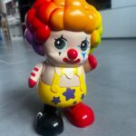 Интерактивен Танцуващ Клоун със Светлина и Музика