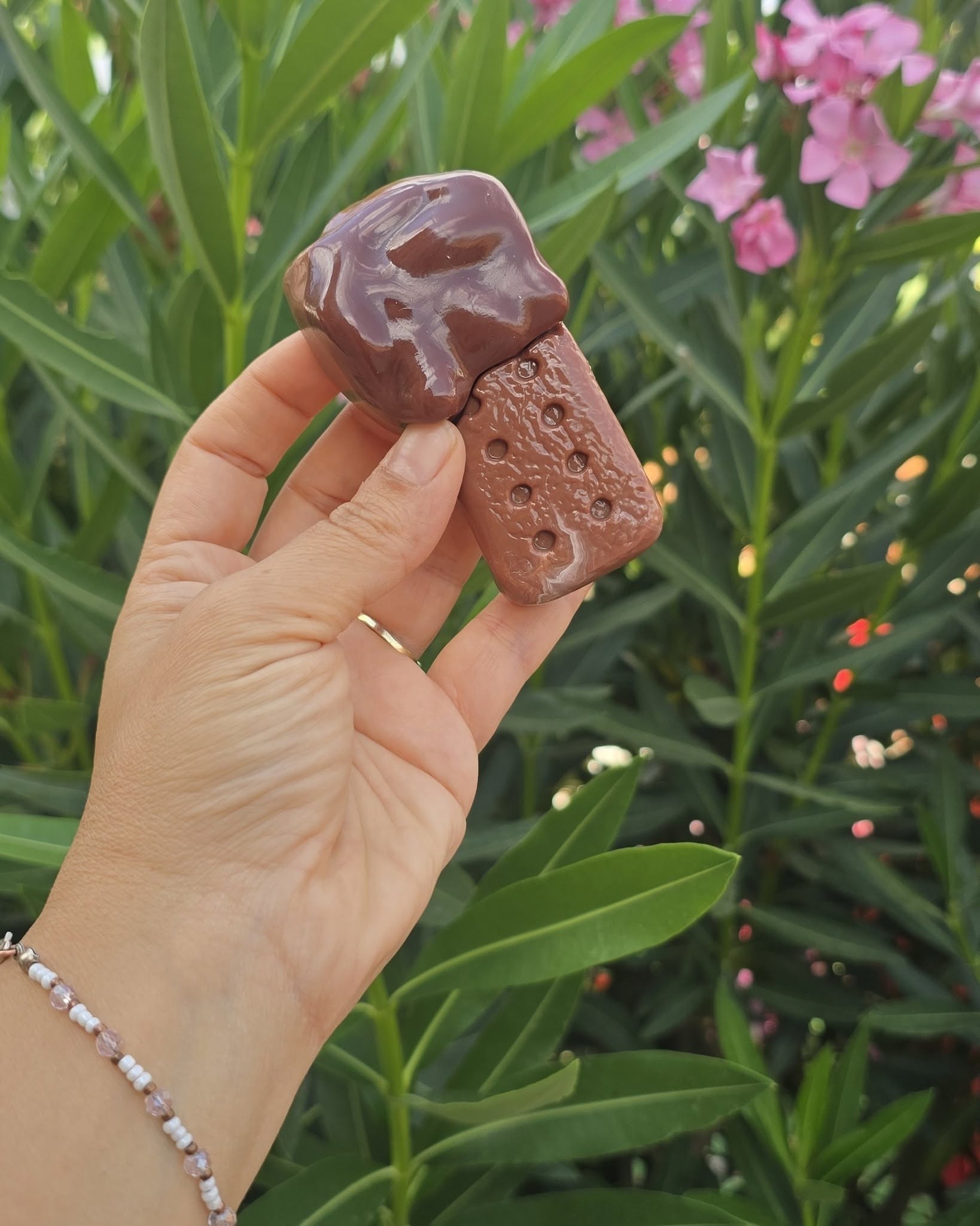 Антистрес играчка Chocolate Squishy – бисквитка с глазура - Image 3