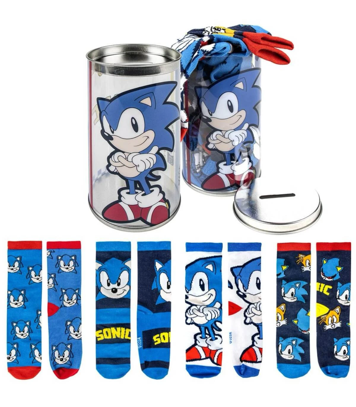 Детски чорапи с таралежа Соник – размери 27–38 Детски чорапи Sonic 27–38 – 4 чифта в буркан Cerda са създадени за малките и по-големи фенове на таралежа Соник. Широкият размерен диапазон 27–38 обхваща различни детски възрасти, затова при избора е най-добре да се ориентирате по номера обувки на детето, а не само по годините. Комплектът е чудесна идея за подарък за дете, което обича Sonic the Hedgehog – за рожден ден, Коледа, имен ден, първия учебен ден или малка изненада без повод. 4 чифта Sonic в практичен буркан Тук подарявате нещо, което няма просто да остане на рафта. Получавате 4 чифта чорапи със Соник, които детето може реално да използва всеки ден. Още един голям плюс е практичната кутия тип буркан. Чорапите са красиво подредени и готови за подаряване, без стандартната найлонова опаковка. След това бурканът може да остане за съхранение на дребни детски принадлежности. А най-важното за феновете – това е официално лицензиран продукт Sonic, а не случаен дизайн с подобен герой. Получавате продукт Cerda с разпознаваемия син таралеж Соник / Sonic the Hedgehog. 4 чифта в комплект, размери 27–38, практична подаръчна опаковка и любимият таралеж Соник – полезен подарък, който детето действително ще използва.