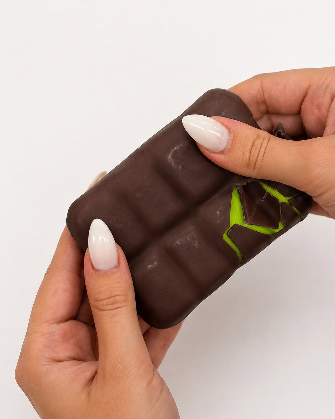 Скуиши Дубайски шоколад – TikTok Dubai Chocolate Squishy - Image 5