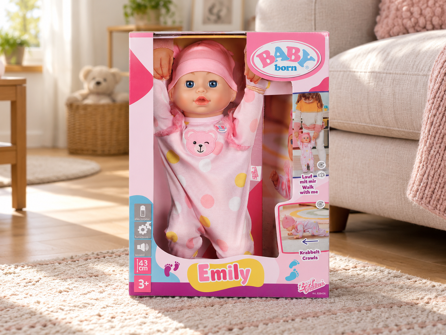 BABY born Емили 43 см – интерактивна кукла пълзи и се учи да ходи BABY born Емили 43 см е очарователна интерактивна кукла бебе, която пълзи самостоятелно на колене, учи се да ходи с помощта на детето, смее се, плаче и издава реалистични бебешки звуци. Оригиналната кукла от Zapf Creation превръща играта на мама и бебе във вълнуващо преживяване, изпълнено с нежност, движение и грижи. Представете си щастието на детето, когато любимата му кукла започне сама да пълзи из стаята! А след това я хване за ръчичките и ѝ помогне да направи първите си стъпки! BABY born Емили 43 см е прекрасна детска играчка и впечатляващ подарък за Коледа, рожден ден, имен ден или друга специална изненада. Интерактивна кукла BABY born Емили – бебе, което пълзи и се учи да върви Емили не е обикновена кукла за преобличане и гушкане. Тя реагира, движи се и създава усещането за истинско малко бебе, което открива света около себе си. Какво може куклата BABY born Емили? Пълзи сама на колене – придвижва се самостоятелно по време на игра. Учи се да върви – когато детето я държи за двете ръчички, Емили упражнява ходенето. Смее се радостно – издава сладки бебешки звуци. Плаче, когато падне – има нужда от малко внимание и утеха. Реагира след успокояване – готова е отново за забавления. Движи ръчичките и крачетата си – дори когато е поставена в седнало положение. Висока е 43 см – впечатляващ размер за реалистични ролеви игри. Съвместима е с дрехи и аксесоари BABY born 43 см – за още възможности за игра. Днес детето може да помага на Емили да проходи. Утре да се грижи за нея, когато заплаче. А на следващия ден да измисли съвсем нова история! Защо да купите BABY born Емили 43 см? Някои кукли просто стоят в детската количка. Други превръщат всяка игра в ново приключение. Интерактивната кукла BABY born Емили предлага комбинация от движения, звуци и реакции, които насърчават детето да участва активно в играта. 6 причини да изберете куклата Емили Пълзи самостоятелно. Това е една от най-впечатляващите функции, която отличава Емили от обикновените кукли. Детето може да я учи да ходи. Хваща я за ръчичките и ѝ помага да упражнява първите си стъпки. Издава реалистични бебешки звуци. Смее се, плаче и реагира по време на игра. Насърчава грижовното отношение. Когато Емили падне и заплаче, детето може да я утеши. Движи ръчички и крачета. Дори седнала, куклата предлага интересно взаимодействие. Съвместима е с аксесоари BABY born 43 см. Подходящите дрешки и принадлежности от серията дават възможност за още ролеви занимания. Търсите оригинална BABY born кукла, която пълзи и се учи да ходи? Емили е прекрасен избор за дете, което обича реалистичните кукли бебета. Как куклата бебе Емили подпомага детското развитие? Развитие на грижовност и съпричастност Когато Емили падне и заплаче, детето може да я успокои. Подобни ролеви ситуации дават възможност за упражняване на съпричастност и разбиране на емоциите. Развитие на въображението Детето може да измисля истории за първите стъпки, разходки, семейни моменти и ежедневни грижи за бебето. Координация между очите и ръцете Подпомагането на Емили при ходене, хващането на ръчичките и преобличането с подходящи дрешки упражняват двигателната координация. Развитие на речта Когато малчуганът разговаря с куклата, успокоява я или ѝ разказва истории, той упражнява езиковите и комуникативните си умения. Самостоятелност и емоционално развитие Детето само решава как да се грижи за Емили, кога да ѝ помогне да ходи и какво приключение да започнат заедно. Играчките не правят децата ни по-послушни. Те им дават пространство да бъдат себе си, да изразяват чувствата си и да се развиват чрез игра. BABY born Емили – куклата от телевизионната реклама Виждали ли сте рекламата на BABY born Емили по детските телевизионни канали? Сега малките почитатели на куклите бебета могат да пресъздадат тези вълнуващи моменти у дома! Емили се отличава с интересни движения и реалистични реакции. Детето може да наблюдава как пълзи, да ѝ помага да проходи и да се грижи за нея, когато има нужда от успокояване. Подарете на детето кукла, с която то не просто играе, а създава собствени истории! Интерактивна кукла за Коледа – подарък, който носи истинско вълнение Представете си коледната сутрин. Под елхата детето открива BABY born Емили 43 см. Взема я в ръце, започва да я разглежда, а след това наблюдава как тя сама пълзи! Най-вълнуващият момент настъпва, когато малката ѝ приятелка я хване за ръчичките и ѝ помогне да направи първите си стъпки. BABY born Емили е чудесна идея за: Коледен подарък за 3-годишно дете. Подарък за рожден ден на 4-годишно момиче. Изненада за 5-годишно дете. Подарък за момиче на 6 години. Подарък за 7-годишно дете, което обича кукли. Изненада за 8-годишен почитател на BABY born. Подарък за имен ден. Специален подарък от баба и дядо. Изберете подарък, който превръща играта в преживяване! Как се играе с BABY born Emily Walk with Me? След поставяне на необходимите батерии и подготовка според инструкциите на производителя, детето може да започне играта. Поставете Емили на подходяща равна повърхност и наблюдавайте как тя пълзи самостоятелно на колене. Когато искате да ѝ помогнете да проходи, хванете куклата за двете ръчички. Така тя може да упражнява своите първи стъпки. Ако Емили падне и заплаче, детето може да я успокои. Когато е седнала, куклата движи ръчичките и крачетата си, сякаш очаква следващото приключение. Играта може да продължи с преобличане, грижи и различни семейни истории. Технически характеристики на BABY born Емили 43 см Марка: BABY born Производител: Zapf Creation Модел: Emily Walk with Me Фабричен номер: 838426 Продуктов код: 790256 Баркод: 4001167543061 Вид: Интерактивна кукла бебе с движения и звуци Височина на куклата: 43 см Възраст: 3+ години Препоръчителна възраст: 3–8 години Пълзене: Самостоятелно на колене Ходене: С помощ, когато детето я държи за ръчичките Бебешки звуци: Да Смях: Да Плач при падане: Да Движение на ръцете и краката при седене: Да Съвместимост: Дрехи и аксесоари BABY born 43 см Захранване: 3 батерии AA Батерии в комплекта: Не са включени Размери на опаковката: 29 × 39 × 16 см Тегло с опаковката: 1,61 кг Употреба: На закрито Предупреждение: Не е подходяща за деца под 3 години Често задавани въпроси за интерактивната кукла BABY born Емили Може ли BABY born Емили да пълзи сама? Да! Куклата пълзи самостоятелно на колене. Може ли куклата Емили да ходи сама? Не. Емили се учи да ходи, когато детето я държи за ръчичките и ѝ помага да прави стъпки. Куклата Емили плаче ли? Да. Когато падне, тя започва да плаче и може да бъде успокоена. Издава ли бебешки звуци? Да, Емили се смее и издава сладки бебешки звуци по време на игра. Може ли да бъде преобличана? Да. Куклата е съвместима с подходящи дрехи и аксесоари от серията BABY born 43 см. Колко батерии са необходими? Необходими са 3 батерии тип AA, които не са включени в комплекта. Подходяща ли е за подарък за 3, 4, 5 или 6-годишно дете? Да. Производителят препоръчва играчката за деца над 3 години, като посочената възрастова група е 3–8 години. Къде да купя оригинална BABY born Емили онлайн? В Онлайн магазин Мама&Бебе ще откриете богато разнообразие от детски играчки, интерактивни кукли бебета, образователни комплекти, дървени играчки и подаръци за Коледа, рожден ден и специални поводи. Ако търсите оригинална кукла BABY born, интерактивна кукла, която пълзи, или специален коледен подарък за момиче, разгледайте нашите предложения. Предлагаме детски играчки и за детски градини и образователни организации. Издаваме фактури. За клиенти от гр. Раковски: Възможно е лично предаване след предварителна уговорка и справка за наличност. За информация относно куриерските услуги на Еконт: https://www.econt.com Поръчайте BABY born Емили 43 см от Мама&Бебе! Тя пълзи сама, учи се да върви, смее се и плаче – а най-важното е, че очаква някой да се грижи за нея! Подарете на детето очарователната BABY born Емили 43 см и превърнете всяка игра в история, изпълнена с нежност, усмивки и въображение. Добавете интерактивната кукла BABY born Емили в количката и подарете радостта от първите ѝ стъпки! Онлайн магазин Мама&Бебе Поръчайте онлайн: https://shopmamabebe.eu Телефон за поръчки: 0896944003 Последвайте ни във Facebook: https://www.facebook.com/mamaandbabystore Благодарим Ви, че избрахте Мама&Бебе! За нас всяка поръчка е специална, защото зад нея стои желанието да зарадвате едно дете. Ценим доверието Ви и се радваме да бъдем част от красивите моменти на Вашето семейство. Очакваме Вашите поръчки и сме тук, за да Ви помогнем с всичко необходимо!