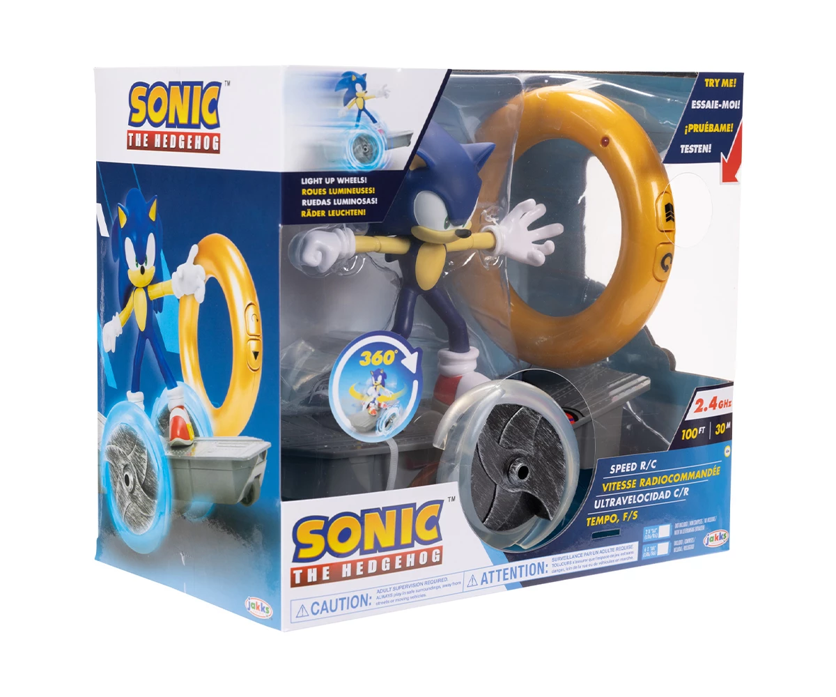 • Марка и модел: Jakks Pacific Sonic Speed R/C (Фабричен номер: 417014) • Възрастова група: Подходяща за деца над 4 години • Контролер: Дистанционно управление във формата на златен пръстен (2.4 GHz) • Функции: • Движение напред, завъртане и завъртане на 360 градуса • Turbo режим, при който колелата светят • Размер и мащаб: Фигурата на Соник е с височина над 15 см, а превозното средство е в мащаб около 1:5. • Батерии: Изисква общо 8 броя батерии тип AA (не са включени в комплекта). Ако желаете, мога да ви помогна с: • Къде да намерите наличност или сравнение на цени в български онлайн магазини. • Информация за видовете батерии или съвети за експлоатация.